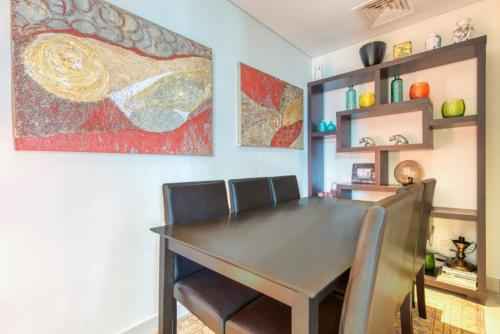 Close to Burj Khalifa & Dubai Mall with Relaxing Balcony, Claren Tower 1, Downtown Dubai by Deluxe Holiday Homes, Dubaj (fotografie 4)