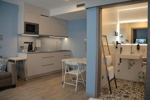 Kitchen, Belle Blue Hotel in Munich