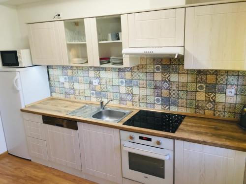 Kitchen, Apartmany Rychtarikovi in Cerny Dul