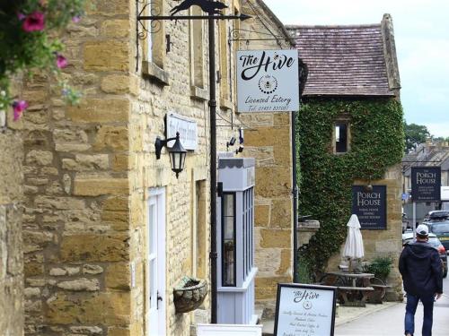 The Hive STOW ON THE WOLD - image 11