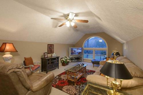 Serenity Lodge and Stable by Escape to Blue Ridge - image 6