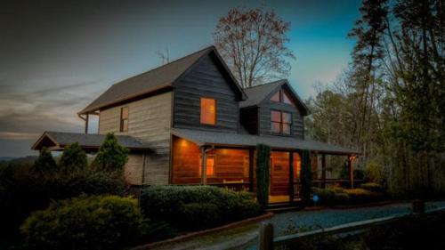 Two-Bedroom Holiday Home room in Sunset Lodge- 2 BDR with Billiards | Large Stone Fire Pit | Views Galore