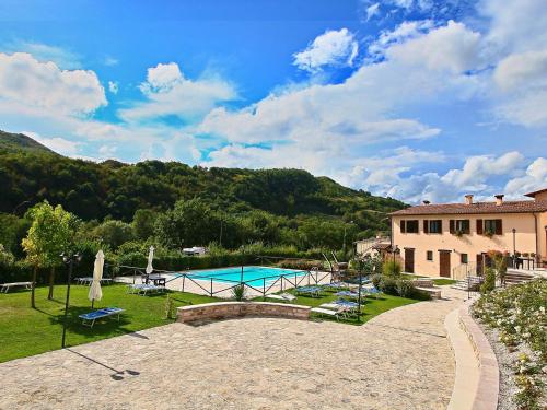  Magnific Holiday Home in Piobbico Marche with Pool, Pension in Piobbico