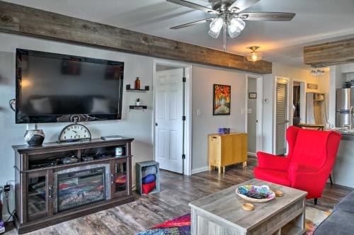 Condo with Pool - 2 Miles to Silver Dollar City - main image
