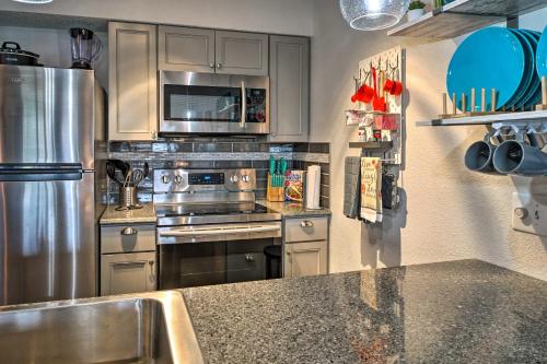 Condo with Pool - 2 Miles to Silver Dollar City - image 5
