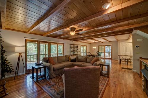 Toccoa Lookout Cottage by Escape to Blue Ridge - image 2