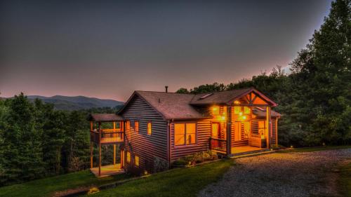 Three-Bedroom Holiday Home  image 4