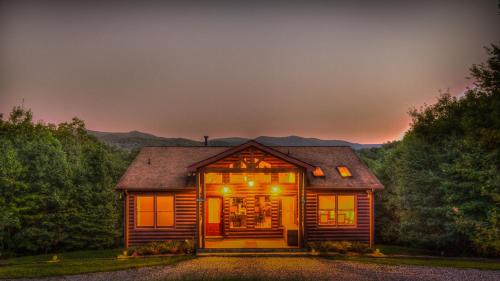 Three-Bedroom Holiday Home  image 1
