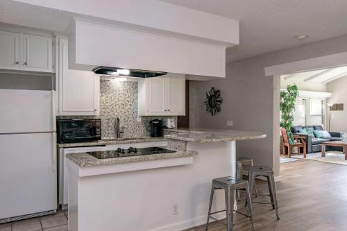 Comanche Trail Guest House in Volente, USA