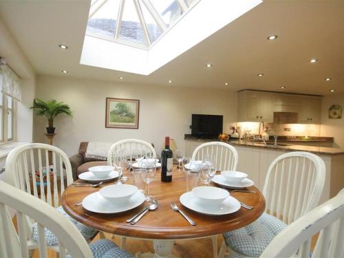 Coach House Burford BURFORD - image 3