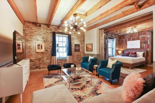 B&B New Orleans - LiivUP Warehouse Apartments - Bed and Breakfast New Orleans