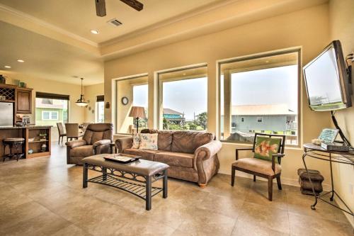 Casa Sol Crystal Beach House - Walk to the Beach - image 4
