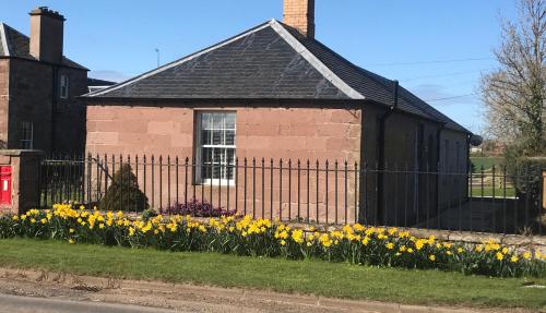 The West Lodge -dog Friendly, Cosy, Scottish Borders Cottage