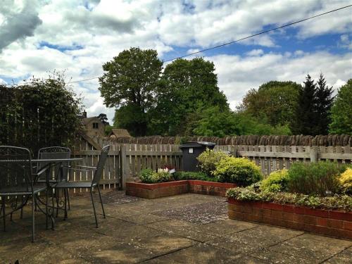 Stow Cottage STOW ON THE WOLD - image 2