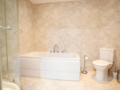 Apartment 19 - image 11