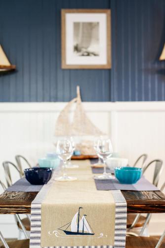 NEW Whaler Inn- Nautical Magic Hilo Downtown in 希洛