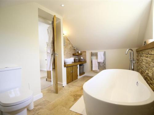 Old Groom's Cottage WITNEY - image 2