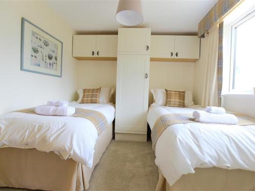 Old Groom's Cottage WITNEY - image 13