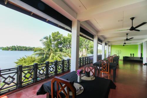 Kalla Bongo Lake Resort