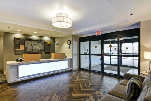 Holiday Inn Express Hotel & Suites Milwaukee-New Berlin By IHG - 숙소 외관