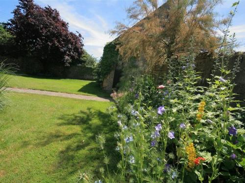 Temple Mews STOW ON THE WOLD - image 2