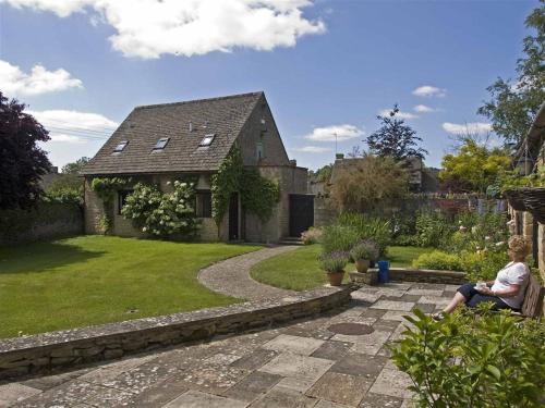 Temple Mews STOW ON THE WOLD - image 9
