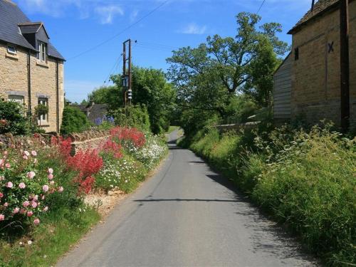 Temple Mews STOW ON THE WOLD - image 8