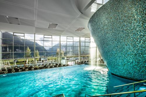 Hot spring bath, TAUERN SPA Hotel Zell am See Kaprun in Kaprun