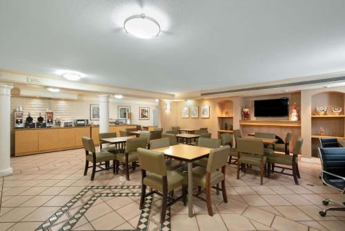 La Quinta Inn by Wyndham Phoenix Sky Harbor Airport