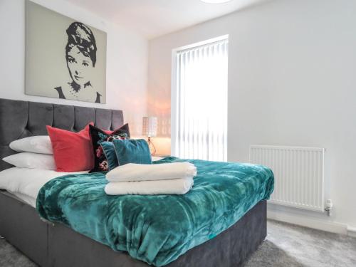 Tudors eSuites Two Bedrooms Garden and Netflix