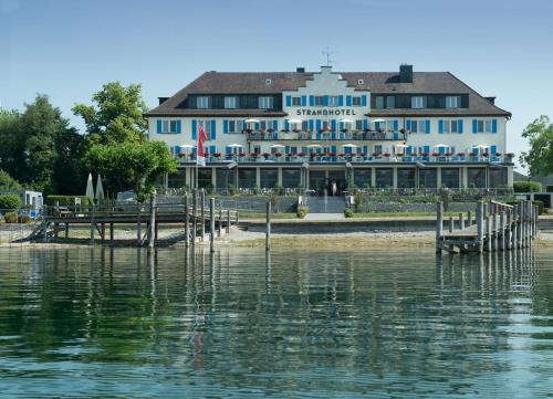 Strandhotel Löchnerhaus - Hotel - Reichenau