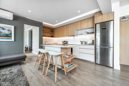 Strand Beach Magnificent two bedroom Apartment... Sea Point - image 8