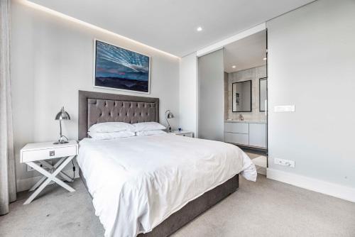 Strand Beach Magnificent two bedroom Apartment... Sea Point - image 9