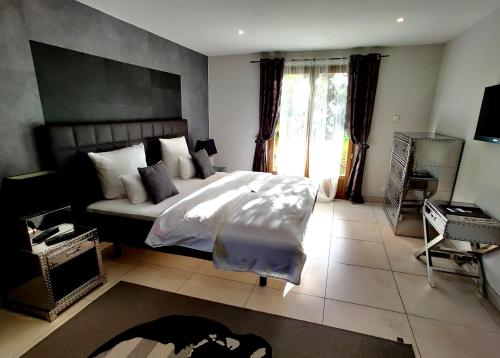 Maison Prestige Roberto Geissini - image 8