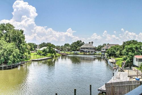 Waterfront Villa 23 Miles to Downtown New Orleans - image 2