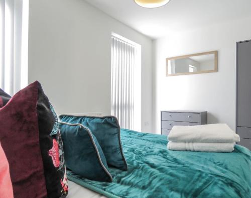 Tudors eSuites Two Bedrooms Garden and Netflix
