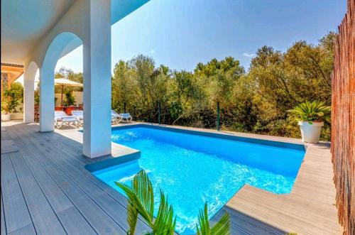  Villa de Diseño con Piscina Privada in Son Serra de Marina