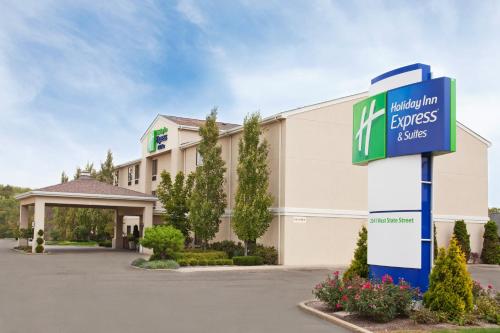 Holiday Inn Express Hotel And Suites Alliance By IHG - 숙소 외관