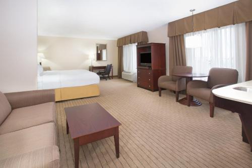 Holiday Inn Express Hotel & Suites Minot South By IHG