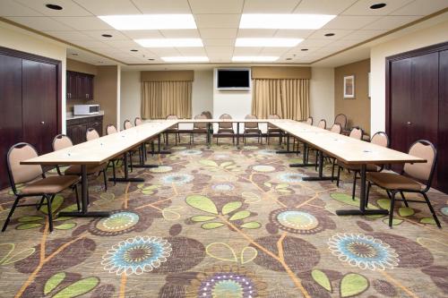 Holiday Inn Express Hotel & Suites Minot South By IHG - 회의실/연회장