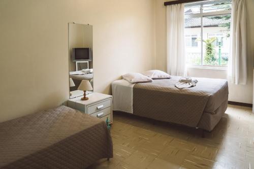3 twin beds