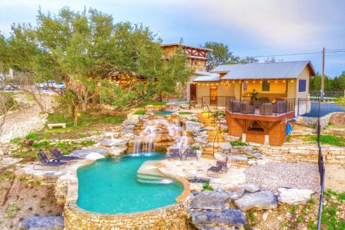 Premier Hill Country Retreat w/ Pool-Hot Tub-Views - image 2