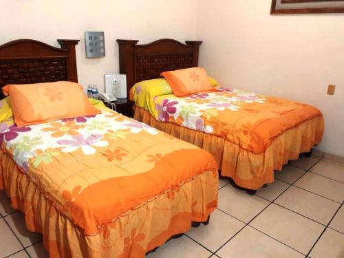 1 double bed, 1 twin bed