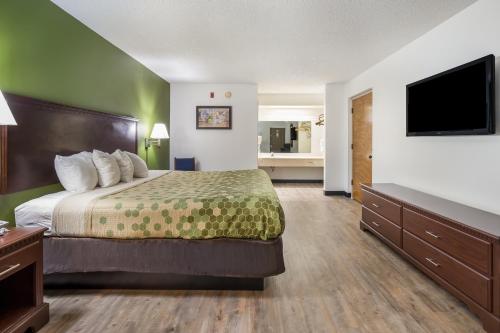 Közös társalgó / TV, Econo Lodge Inn & Suites Knoxville East in Központ közelében