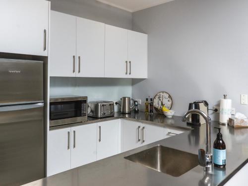 Beachside Holiday - Castor Bay Holiday Apartment, Auckland (foto 8)