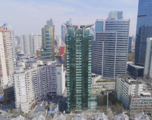 Located in Shanghai tourist area