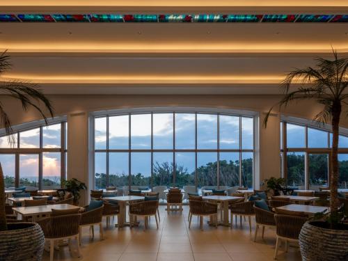 Restaurant, Miyakojima Kurima Resort Seawood Hotel in Kurima Island