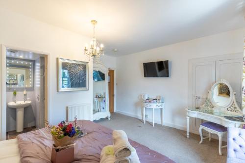 Holly Lodge Guest House - main image