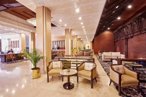 The Everest Hotel photo 4