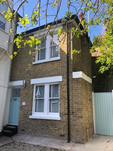 Seaview Cottage - The Lancaster
